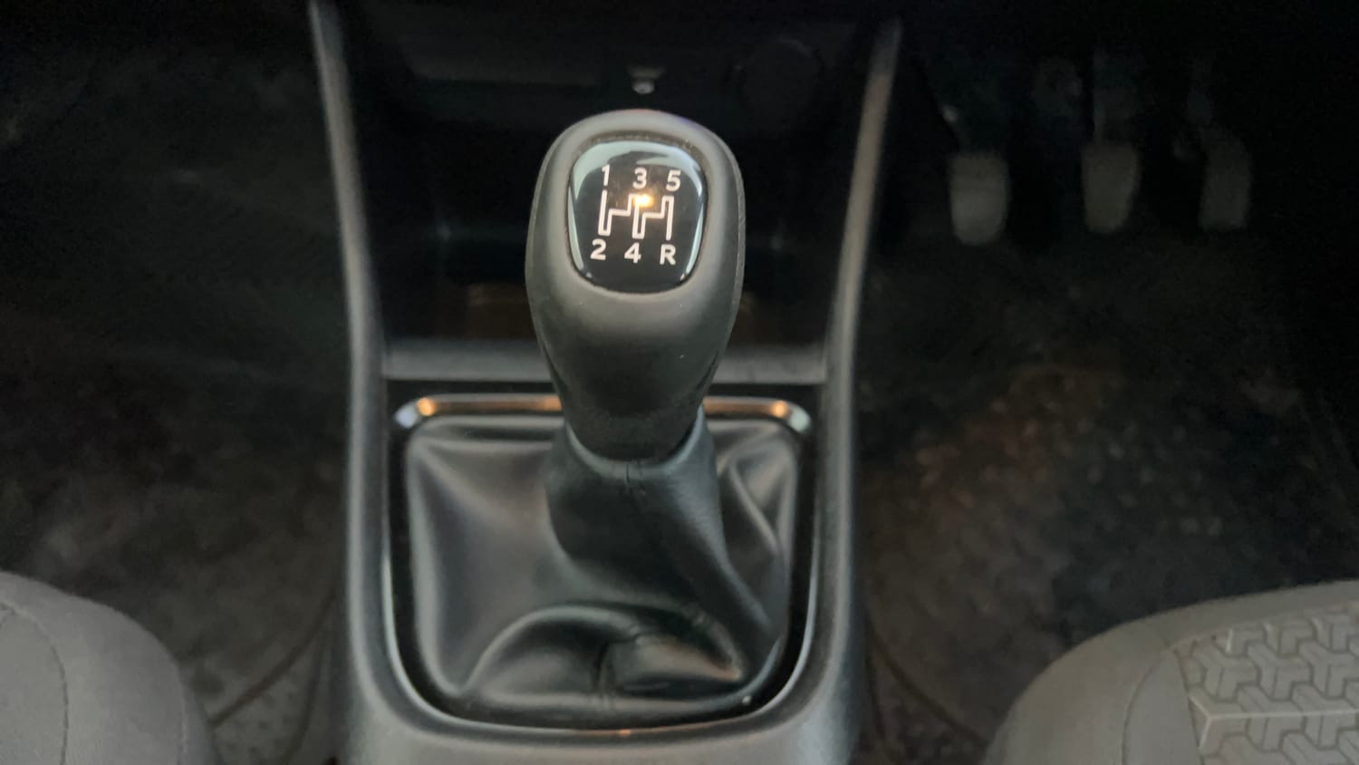 Used 2022 Tata Punch Adventure Rhythm Pack MT Petrol Manual interior GEAR  KNOB VIEW