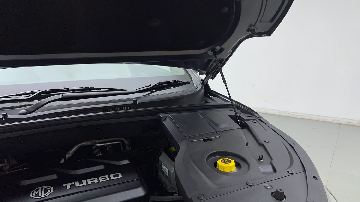 Used 2022 MG Motors Hector Sharp 1.5 Petrol CVT Petrol Automatic engine ENGINE LEFT SIDE HINGE & APRON VIEW