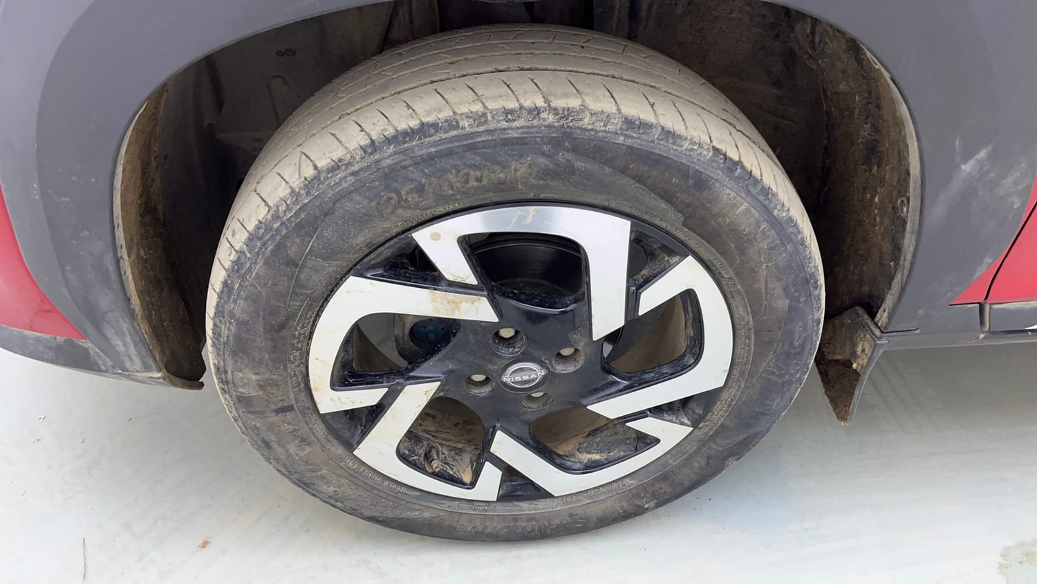 Used 2023 Nissan Magnite XV Premium Turbo Petrol Manual tyres LEFT FRONT TYRE RIM VIEW