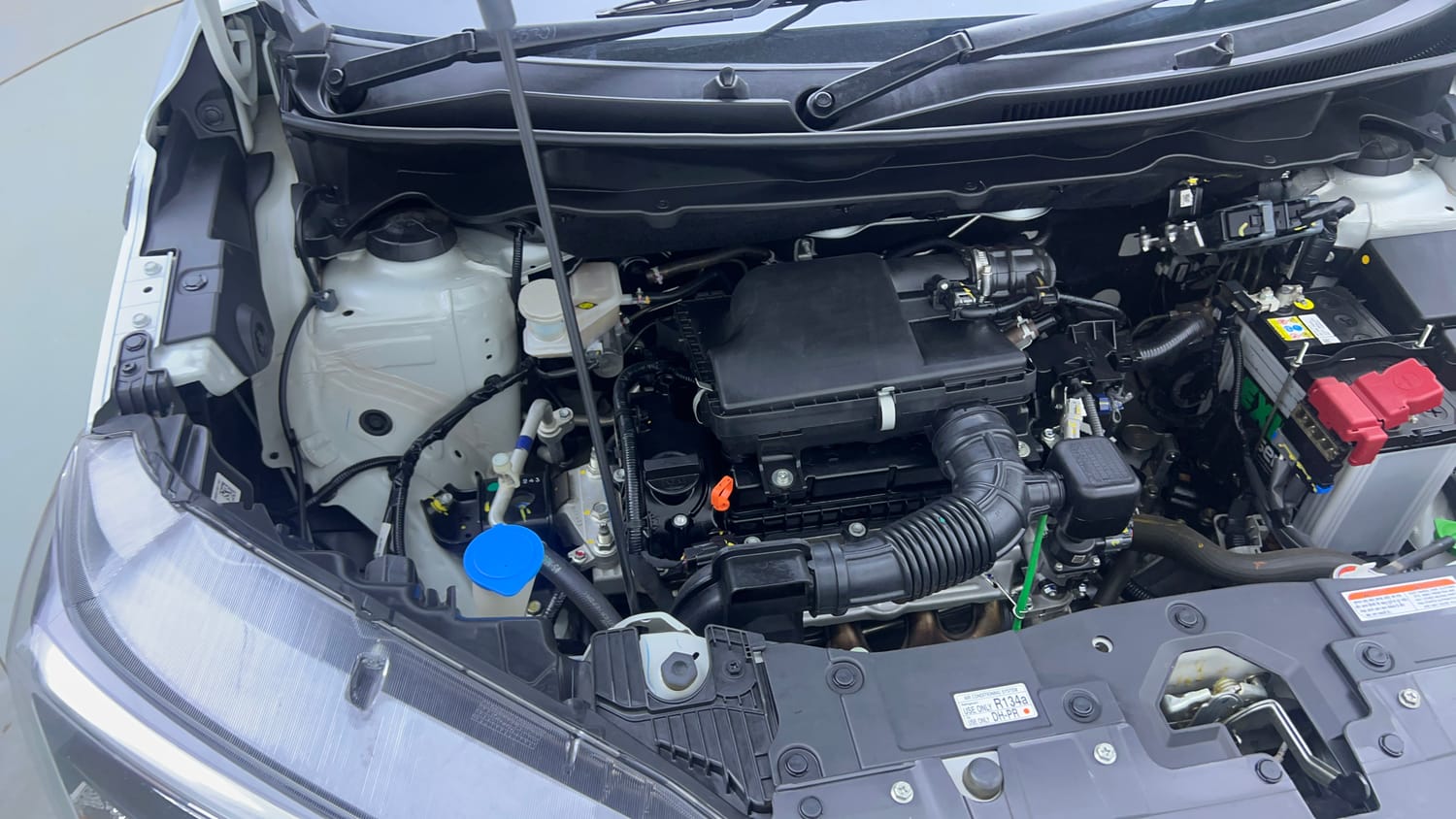 Used 2025 Maruti Suzuki XL6 Alpha Plus MT Petrol Petrol Manual engine ENGINE RIGHT SIDE VIEW