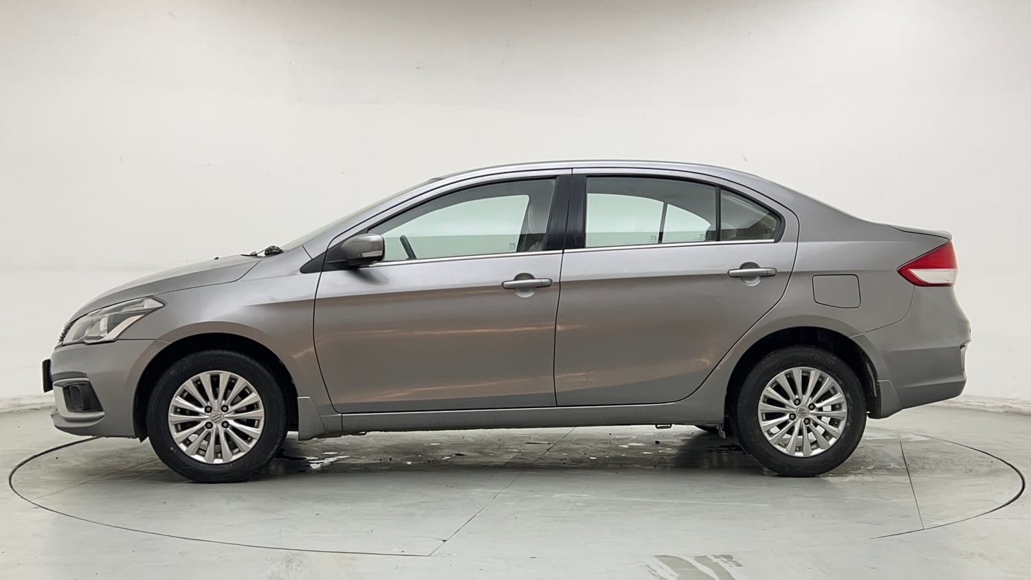 Used 2018 Maruti Suzuki Ciaz Delta Hybrid 1.5 Petrol Manual exterior LEFT SIDE VIEW
