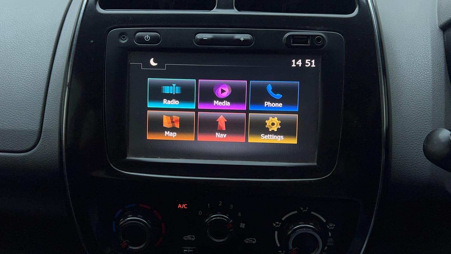 Used 2017 Renault Kwid RXT Live For More Edition 1.0 Petrol Manual top_features Integrated (in-dash) music system
