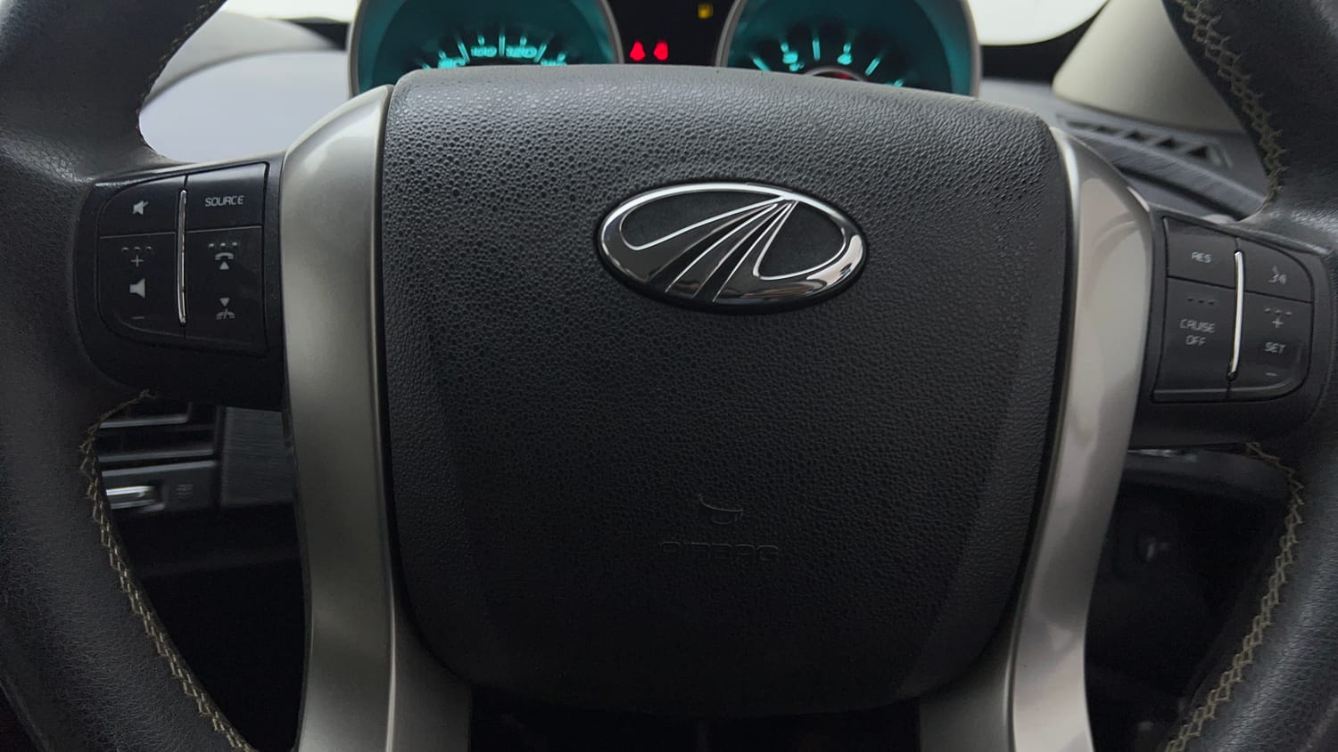 Used 2021 Mahindra XUV500 W7 Diesel Manual top_features Airbags