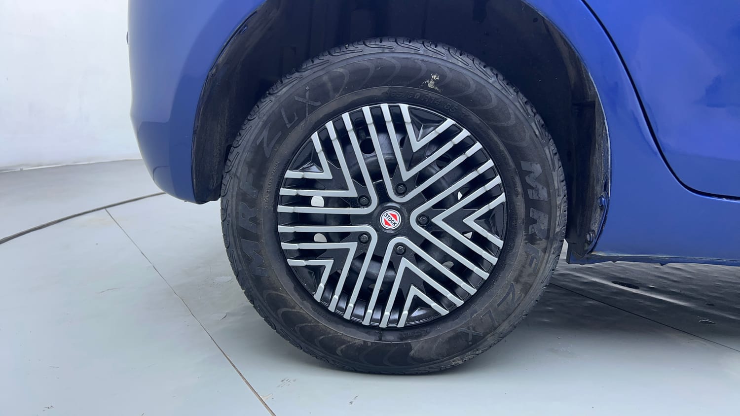 Used 2012 Maruti Suzuki Swift VXi Petrol Manual tyres RIGHT REAR TYRE RIM VIEW