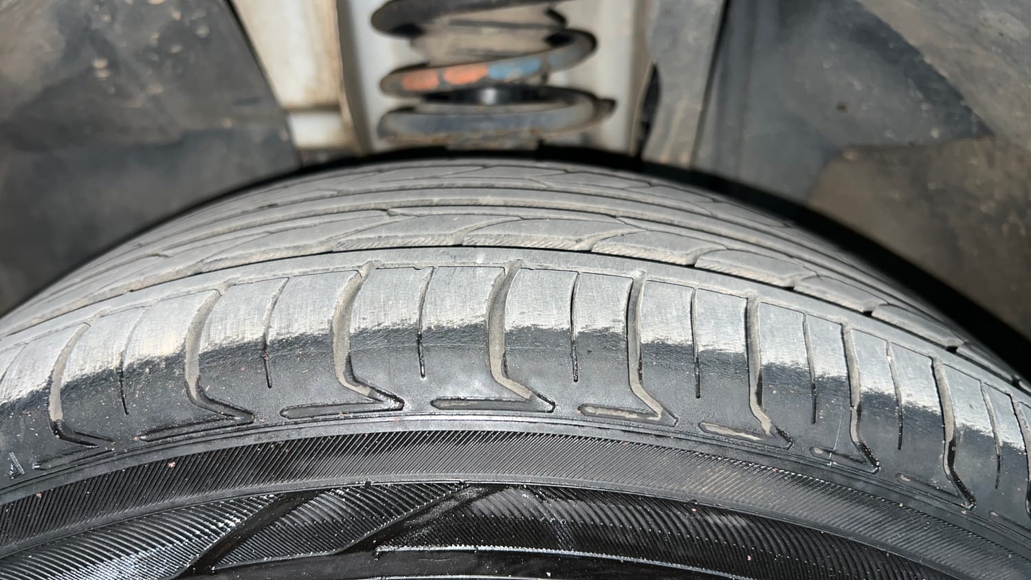 Used 2024 Nissan Magnite XV Premium Turbo CVT Petrol Automatic tyres LEFT FRONT TYRE TREAD VIEW