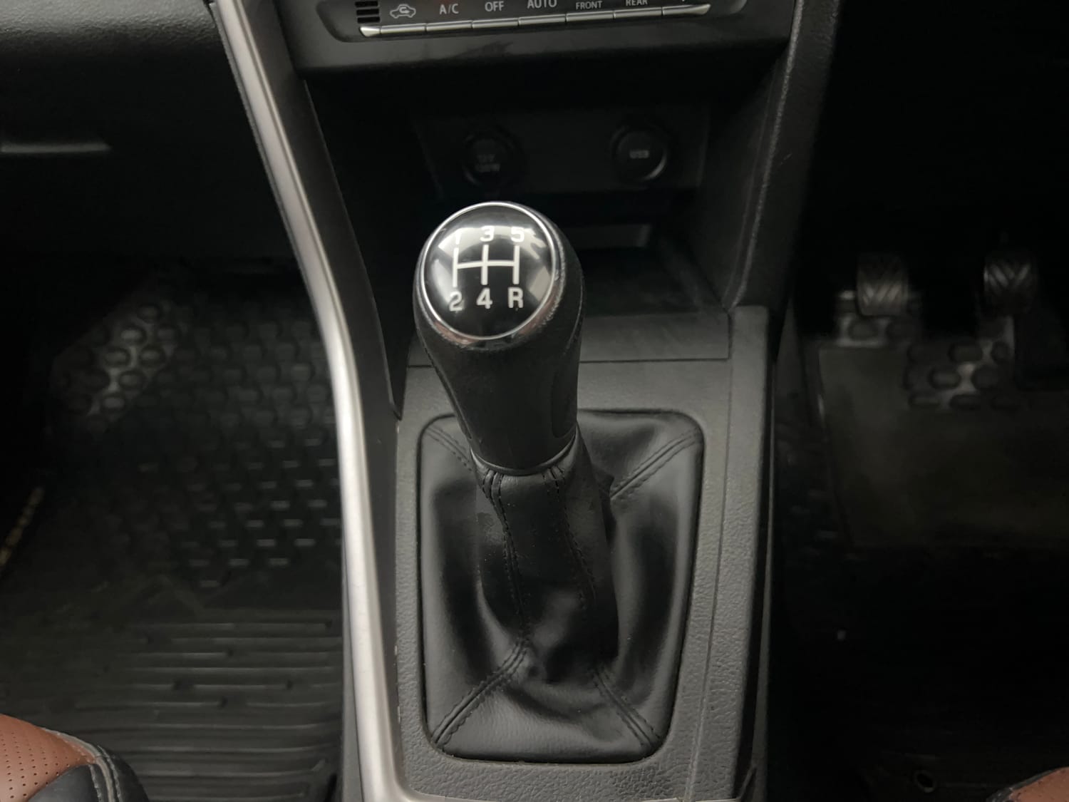 Used 2023 Maruti Suzuki Brezza ZXi Petrol Manual interior GEAR  KNOB VIEW