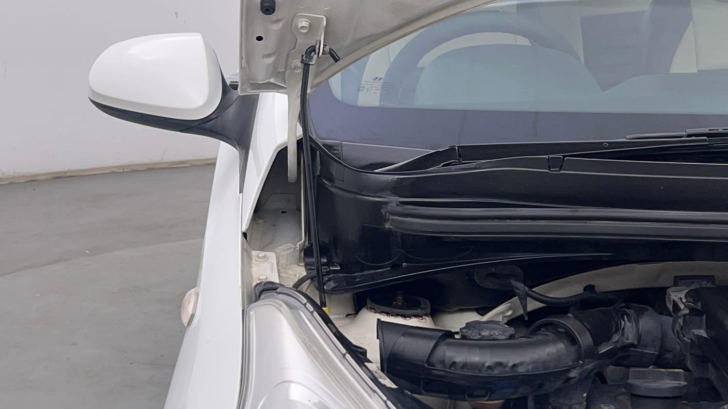 Used 2019 Hyundai Grand i10 Magna 1.2 Kappa VTVT Petrol Manual engine ENGINE RIGHT SIDE HINGE & APRON VIEW