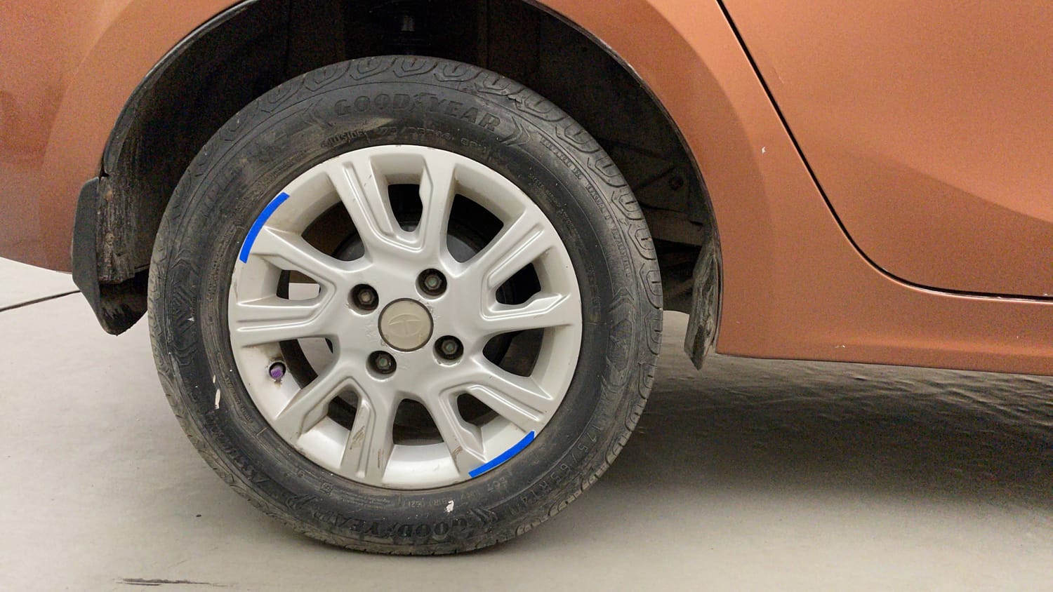 Used 2017 Tata Tigor Revotorq XZ (O) Diesel Manual tyres RIGHT REAR TYRE RIM VIEW
