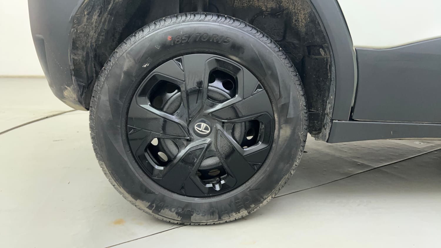 Used 2022 Tata Punch Adventure Rhythm Pack MT Petrol Manual tyres RIGHT REAR TYRE RIM VIEW