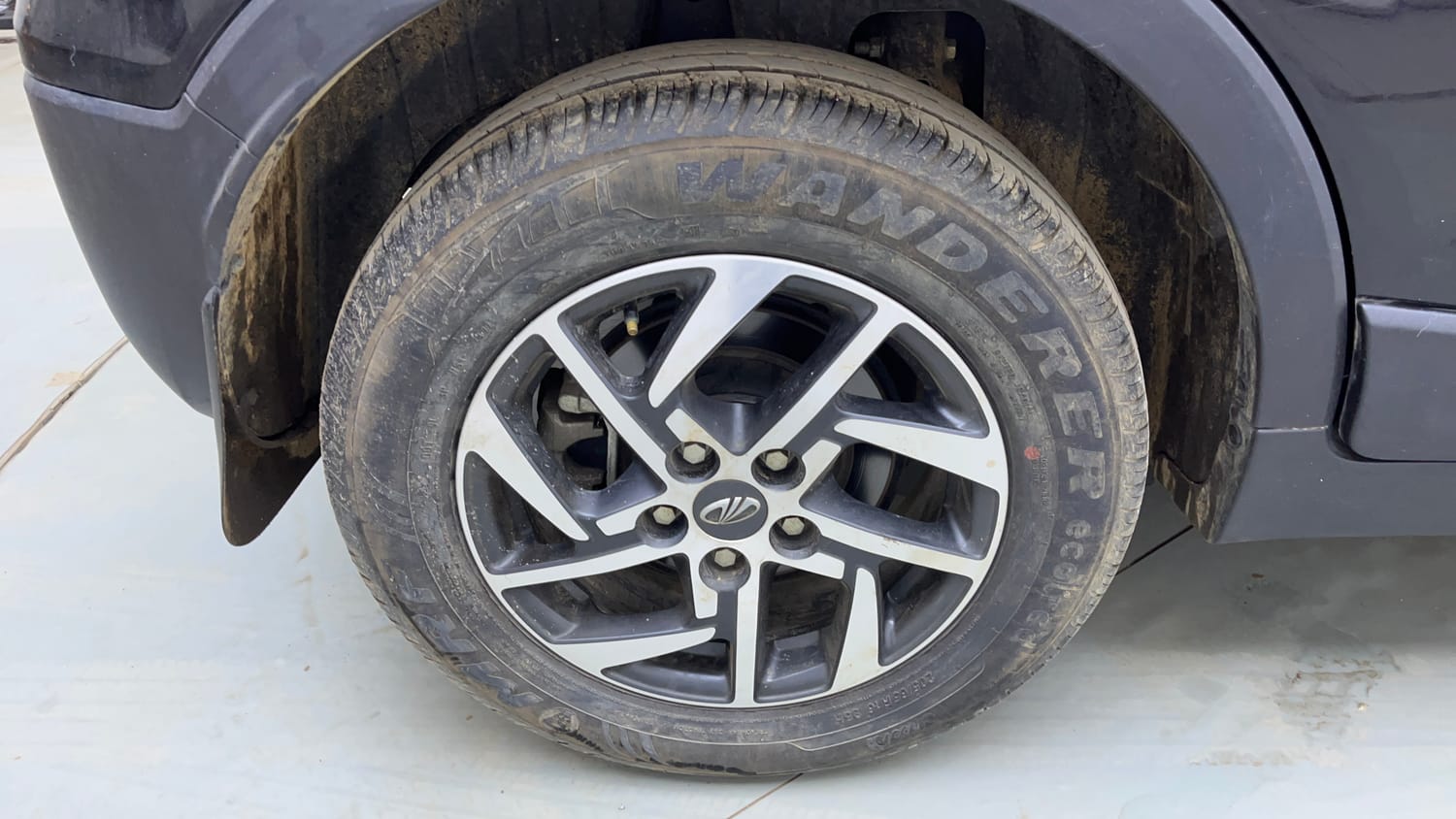 Used 2022 Mahindra XUV 300 W8 (O) 1.2 Petrol Petrol Manual tyres RIGHT REAR TYRE RIM VIEW