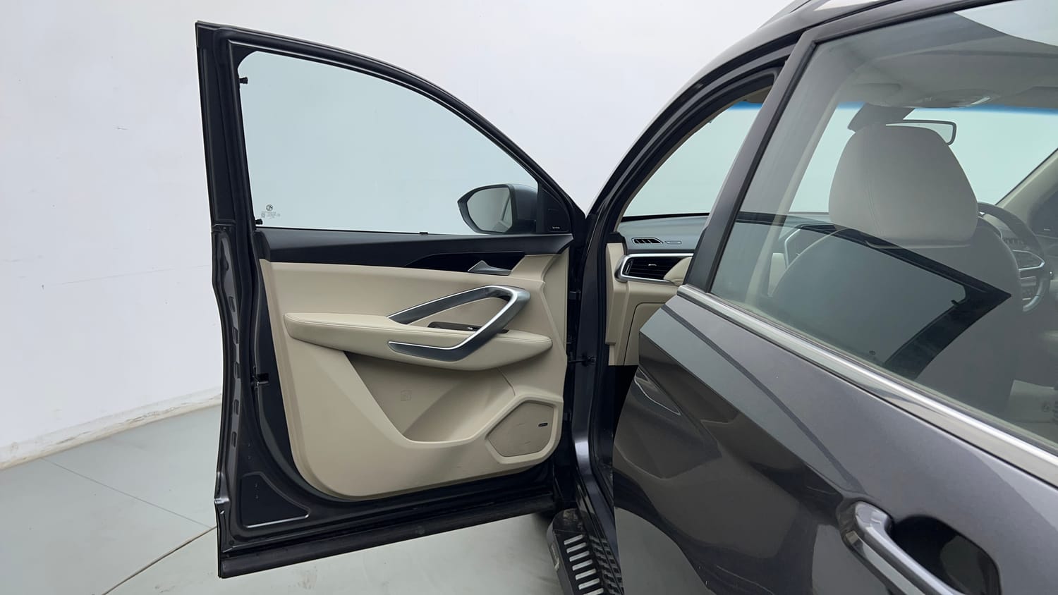 Used 2022 MG Motors Hector Sharp 1.5 Petrol CVT Petrol Automatic interior LEFT FRONT DOOR OPEN VIEW