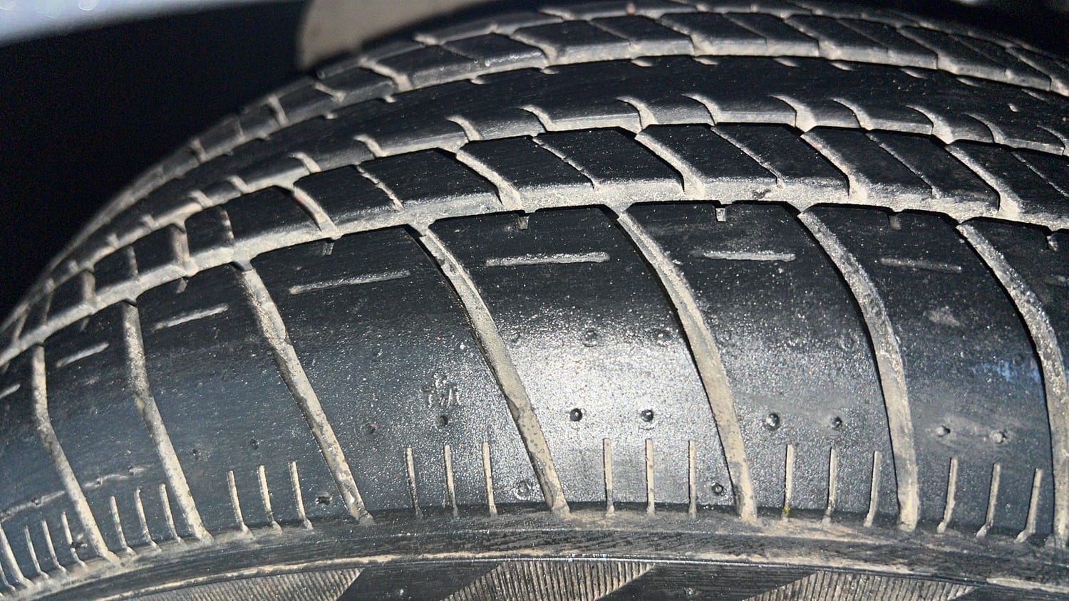 Used 2016 Ford Figo Trend 1.2 Ti-VCT Petrol Manual tyres LEFT FRONT TYRE TREAD VIEW