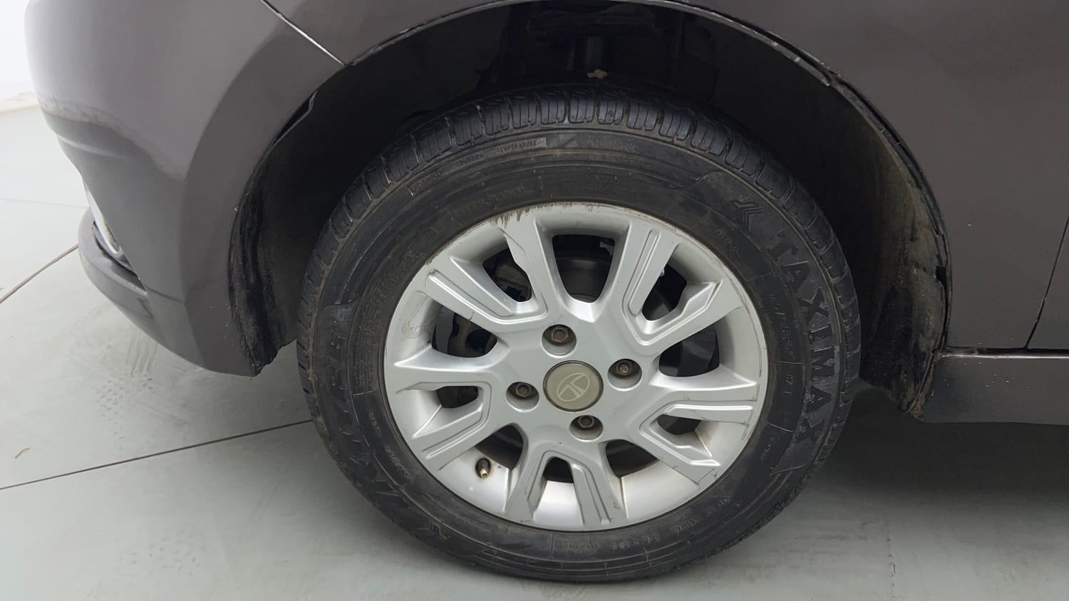 Used 2018 Tata Tiago XZ CNG (Outside Fitted) Cng Manual tyres LEFT FRONT TYRE RIM VIEW