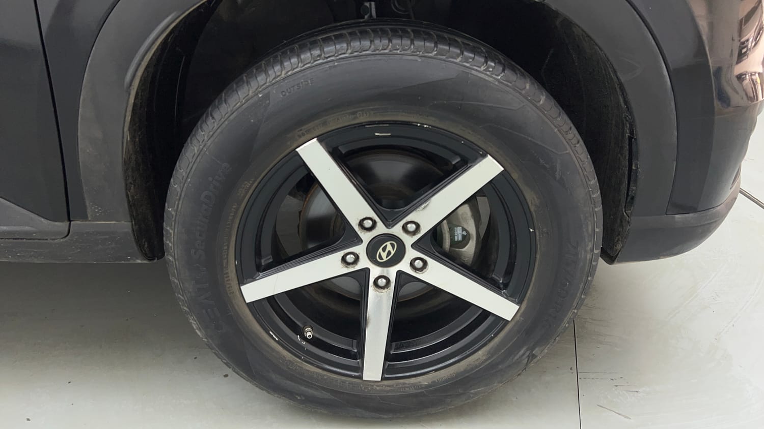 Used 2022 Hyundai Venue SX 1.2 Petrol Petrol Manual tyres RIGHT FRONT TYRE RIM VIEW