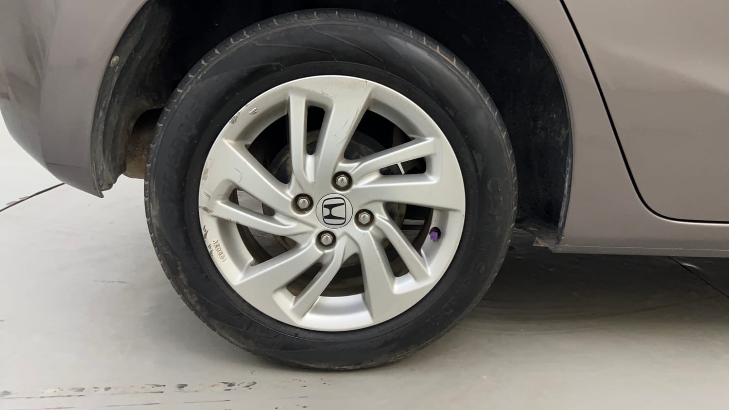 Used 2016 Honda Jazz V AT Petrol Petrol Automatic tyres RIGHT REAR TYRE RIM VIEW