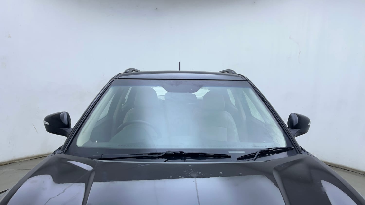 Used 2022 Mahindra XUV 300 W8 (O) 1.2 Petrol Petrol Manual exterior FRONT WINDSHIELD VIEW