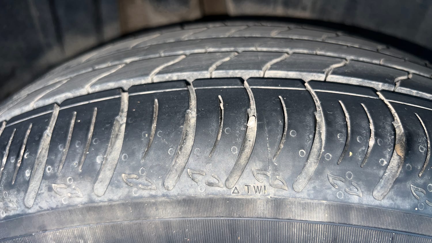 Used 2025 Maruti Suzuki XL6 Alpha Plus MT Petrol Petrol Manual tyres RIGHT REAR TYRE TREAD VIEW