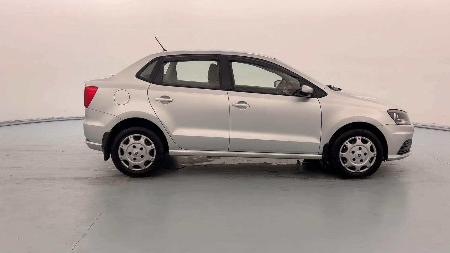 Used 2019 Volkswagen Ameo Comfortline 1.0L (P) Petrol Manual exterior RIGHT REAR CORNER VIEW