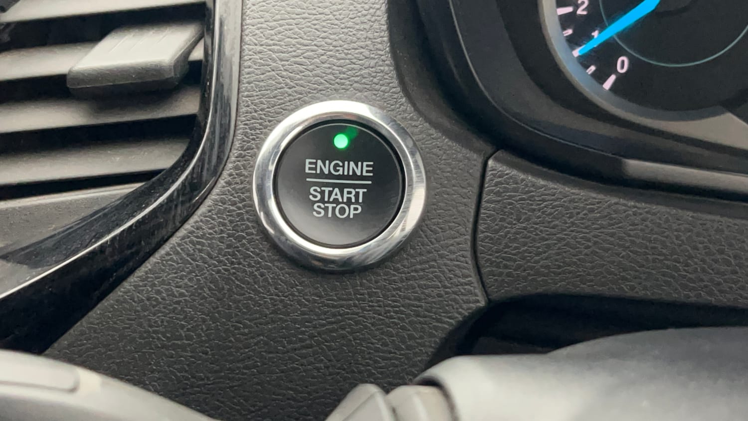 Used 2020 Ford Figo Titanium 1.2 Ti-VCT MT Petrol Manual top_features Keyless start