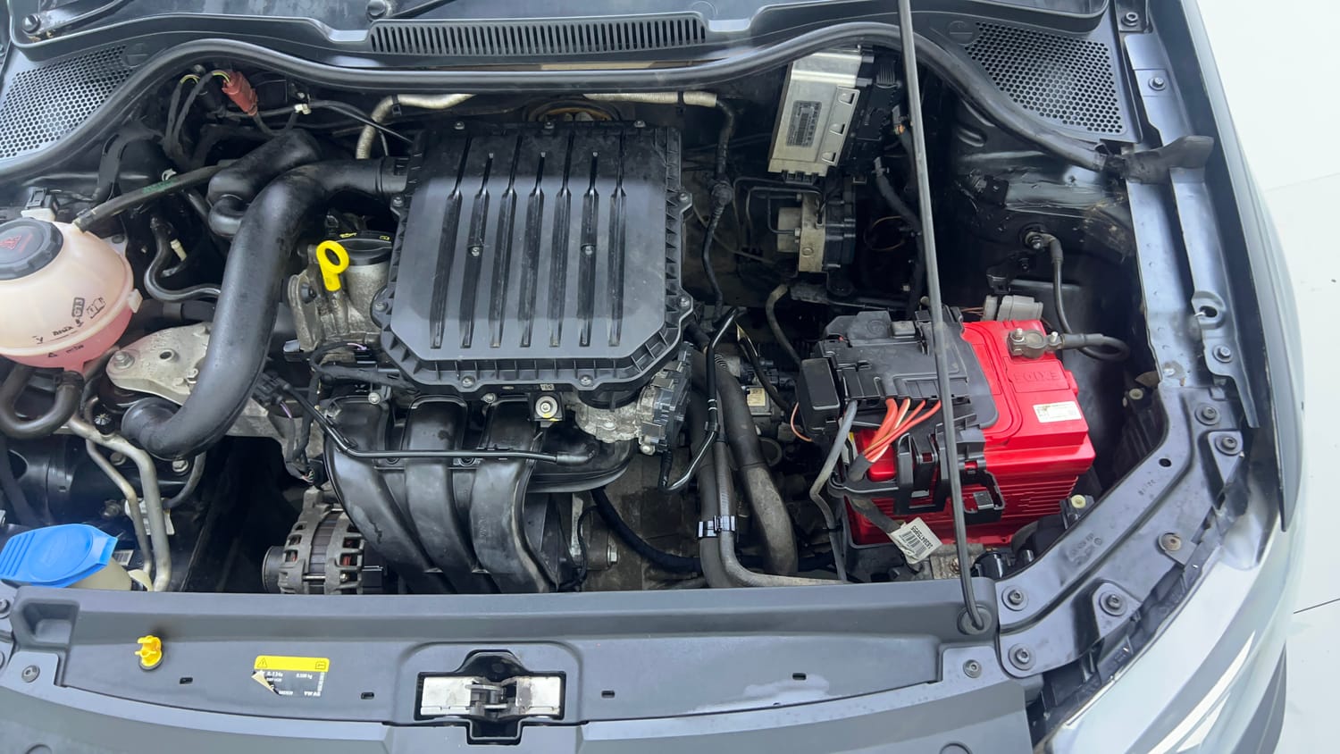 Used 2019 Volkswagen Ameo Comfortline 1.0L (P) Petrol Manual engine ENGINE LEFT SIDE VIEW