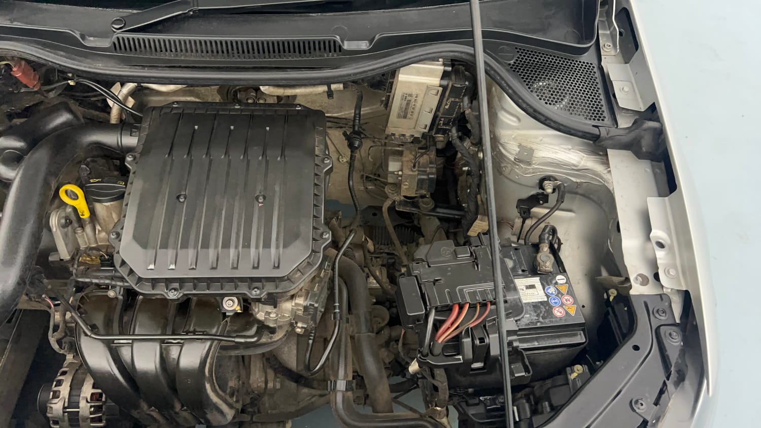 Used 2019 Volkswagen Ameo Comfortline 1.0L (P) Petrol Manual engine ENGINE LEFT SIDE VIEW