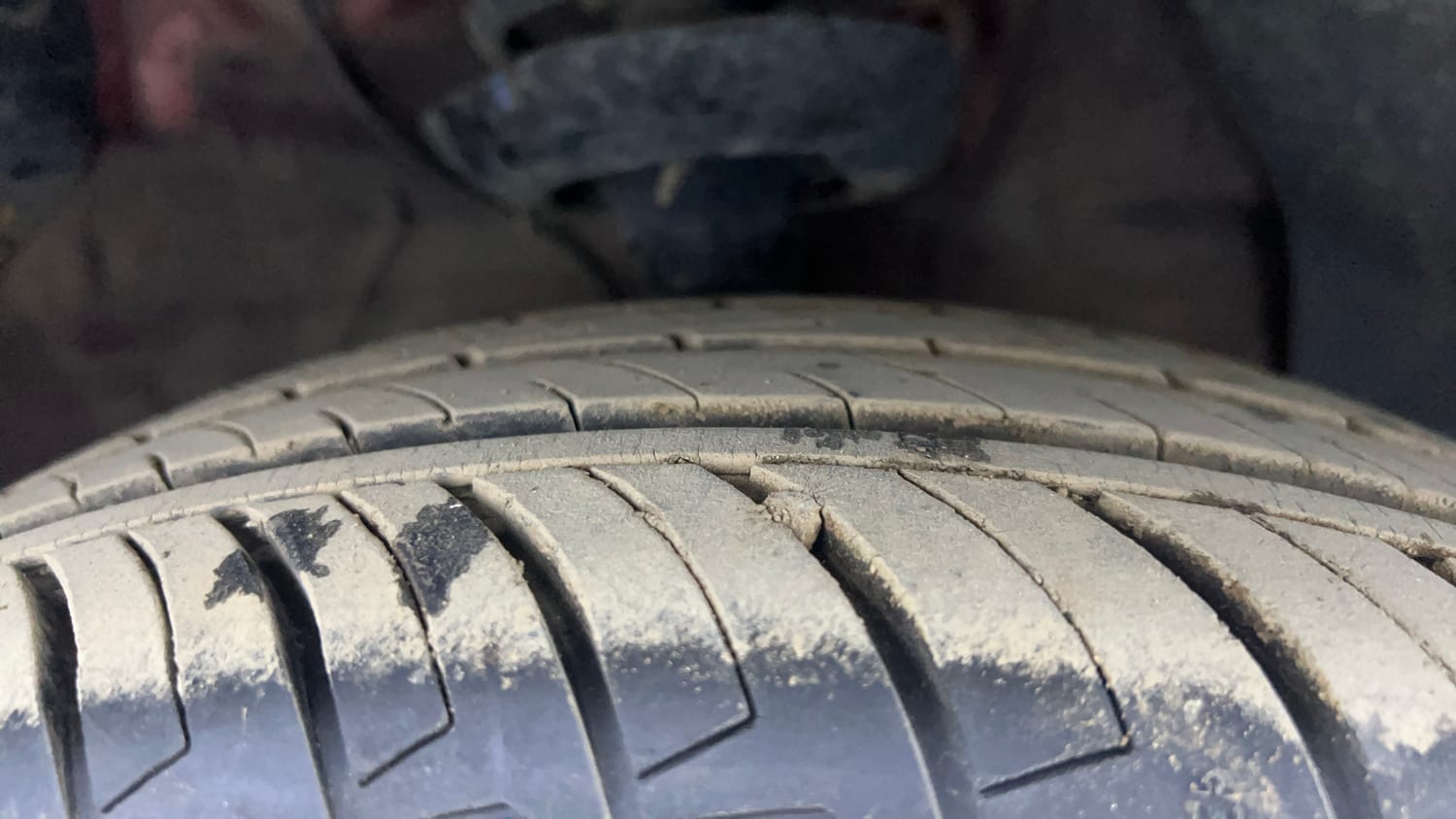Used 2024 Hyundai Exter SX (O) Connect 1.2 AMT Petrol Automatic tyres RIGHT FRONT TYRE TREAD VIEW