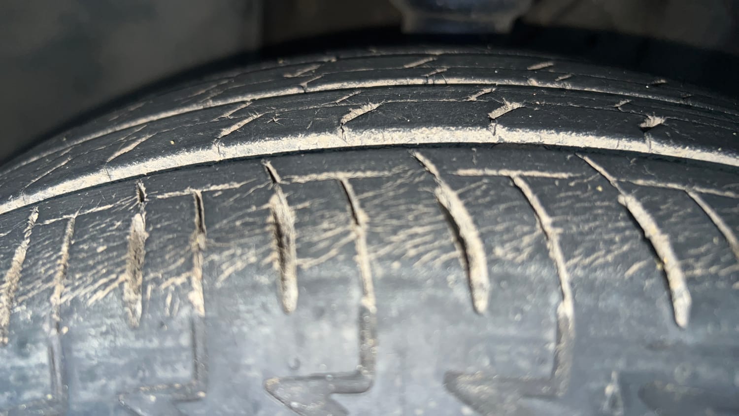 Used 2021 Maruti Suzuki Ignis Zeta 1.2 AMT Petrol Automatic tyres LEFT FRONT TYRE TREAD VIEW