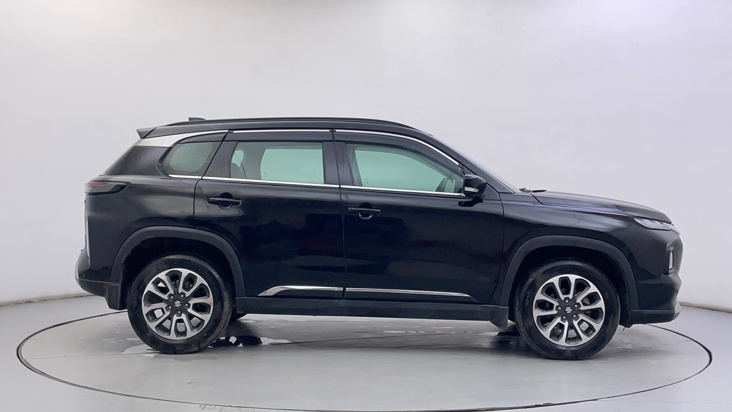 Used 2023 Maruti Suzuki Grand Vitara Alpha Smart Hybrid Petrol Manual exterior RIGHT SIDE VIEW