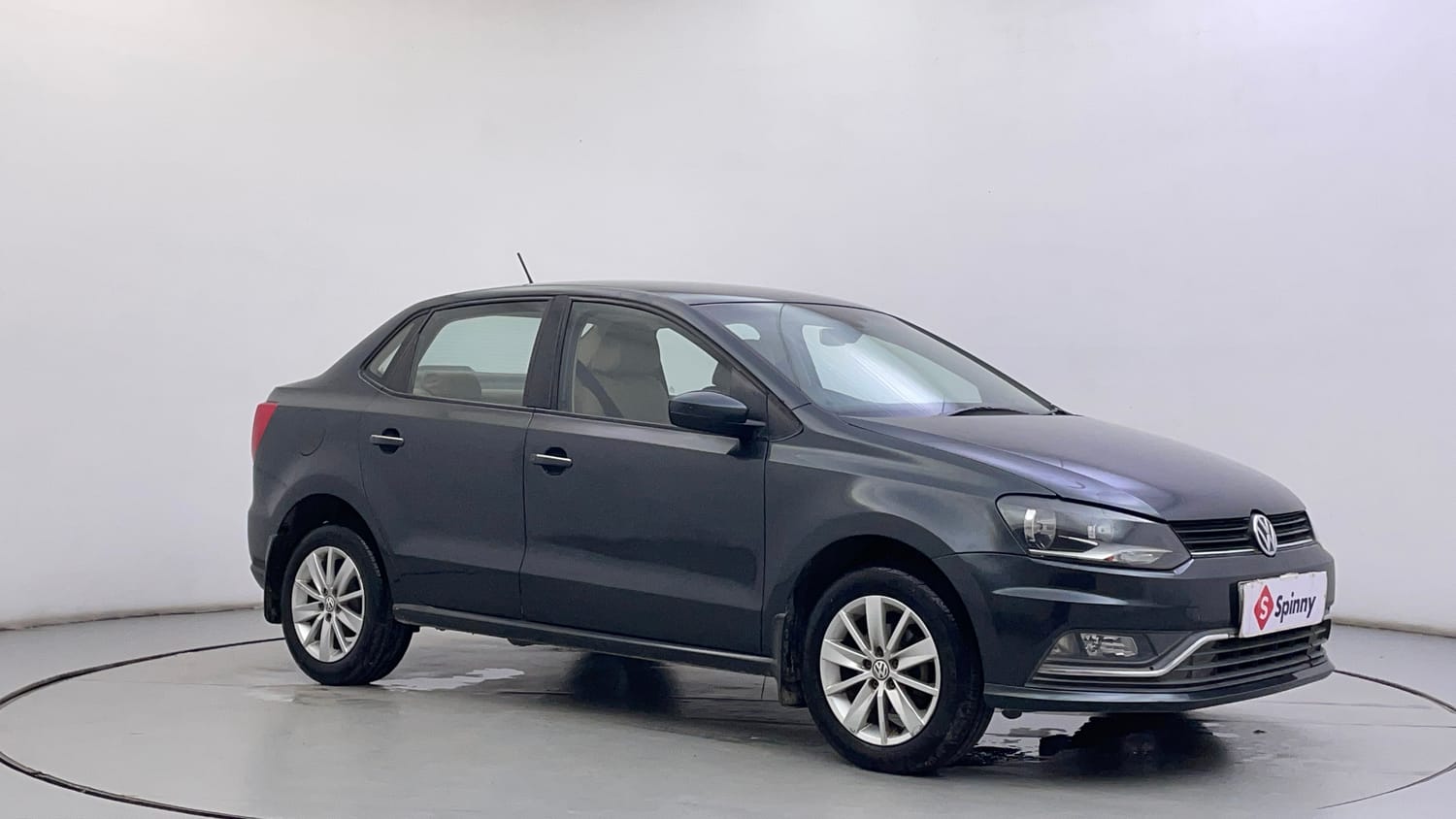 Used 2016 Volkswagen Ameo Highline1.2L (P) Petrol Manual exterior RIGHT FRONT CORNER VIEW