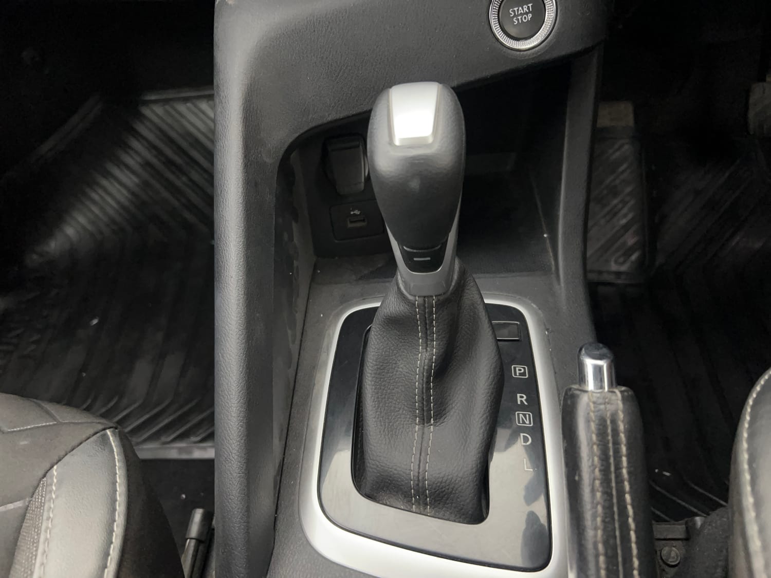 Used 2024 Nissan Magnite XV Premium Turbo CVT Petrol Automatic interior GEAR  KNOB VIEW