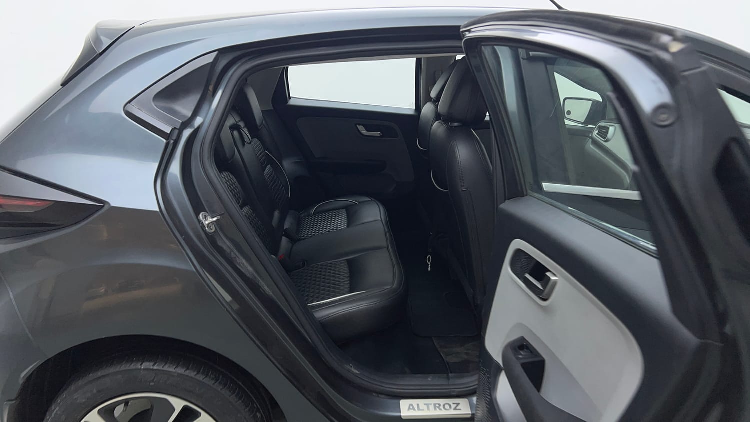 Used 2020 Tata Altroz XZ Petrol Petrol Manual interior RIGHT SIDE REAR DOOR CABIN VIEW