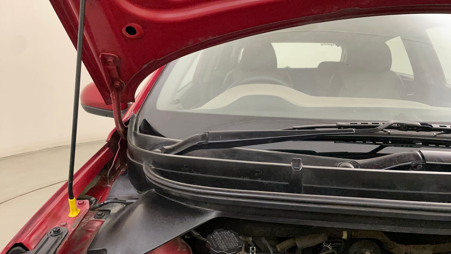 Used 2015 Hyundai Elite i20 Magna 1.2 Petrol Manual engine ENGINE RIGHT SIDE HINGE & APRON VIEW