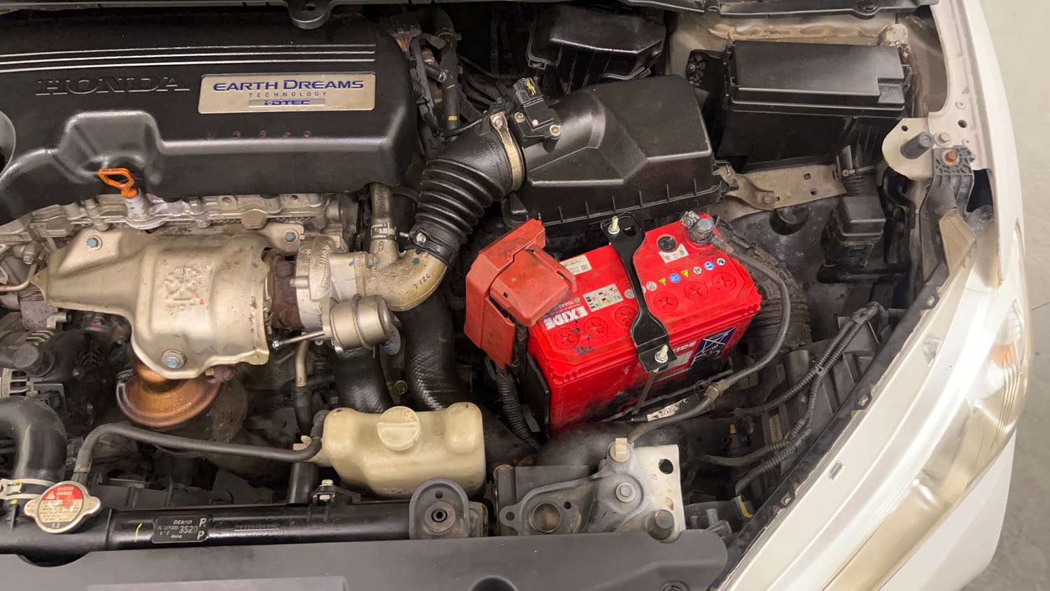 Used 2016 Honda City SV Diesel Diesel Manual engine ENGINE LEFT SIDE VIEW