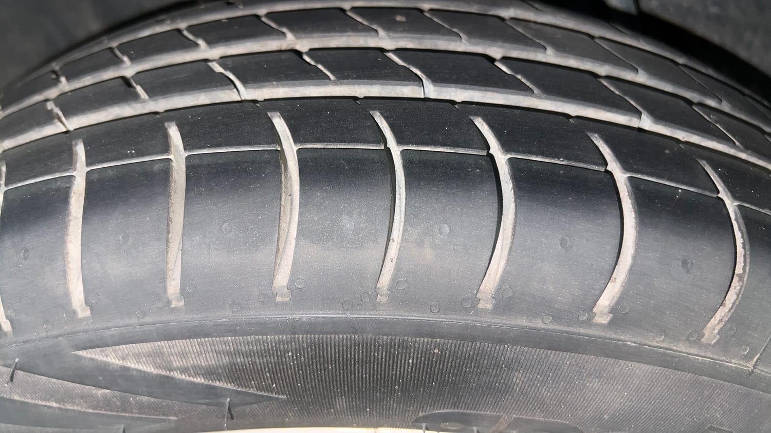 Used 2020 Renault Kwid 1.0 RXT AMT Opt Petrol Automatic tyres RIGHT REAR TYRE TREAD VIEW