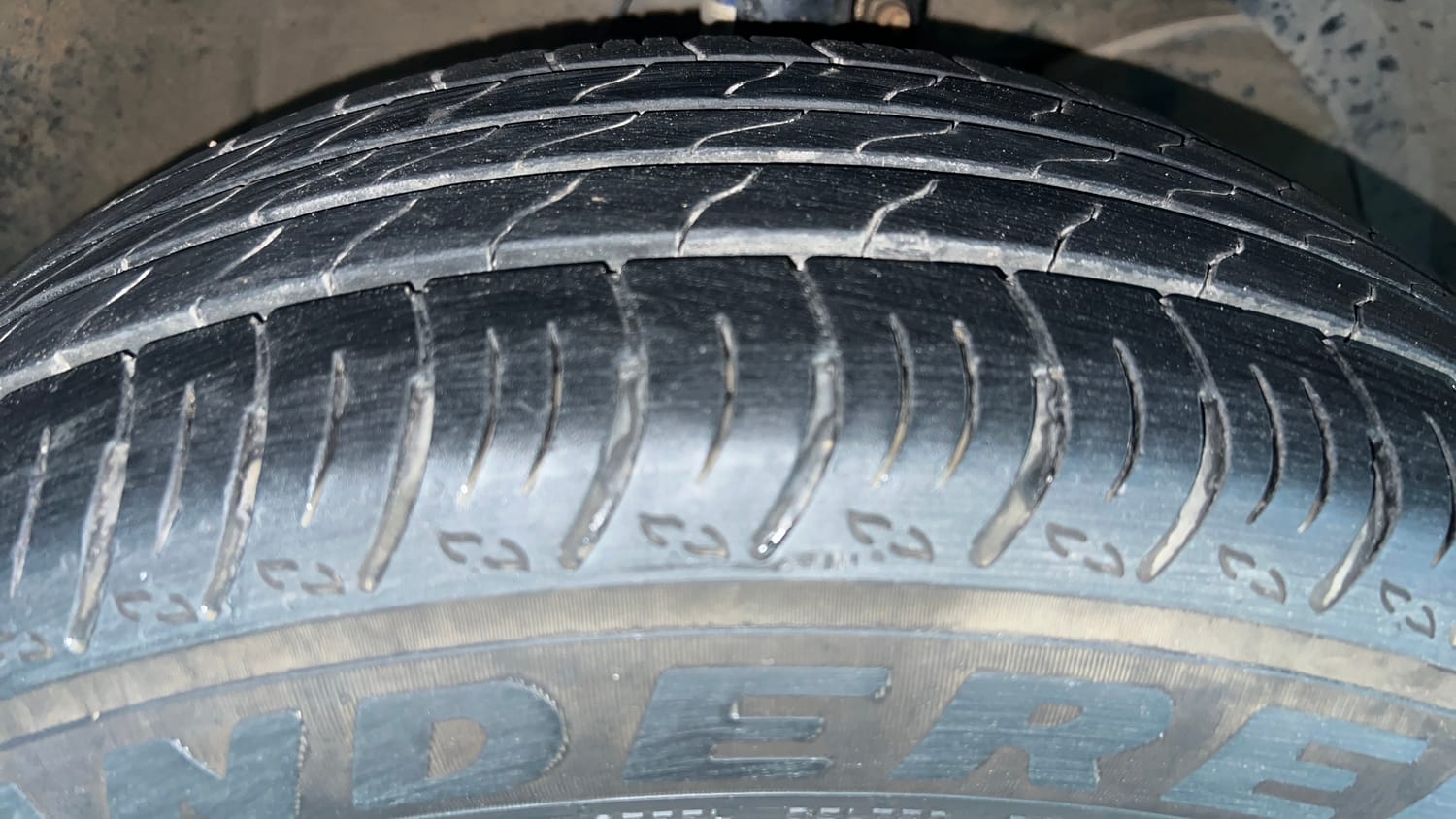 Used 2022 Maruti Suzuki XL6 Alpha Plus MT Petrol Petrol Manual tyres RIGHT FRONT TYRE TREAD VIEW