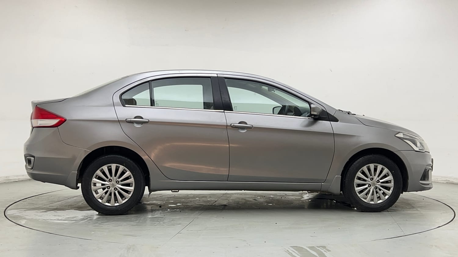 Used 2018 Maruti Suzuki Ciaz Delta Hybrid 1.5 Petrol Manual exterior RIGHT SIDE VIEW