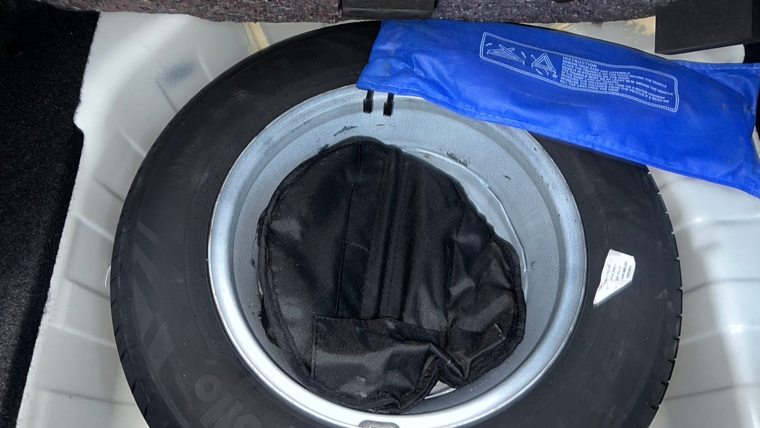Used 2025 Tata Punch Pure (o) Petrol Manual tyres SPARE TYRE VIEW