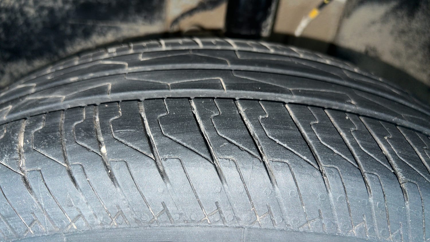 Used 2025 Tata Punch Pure (o) Petrol Manual tyres LEFT FRONT TYRE TREAD VIEW