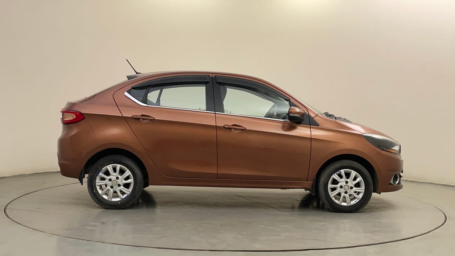 Used 2017 Tata Tigor Revotorq XZ (O) Diesel Manual exterior RIGHT SIDE VIEW