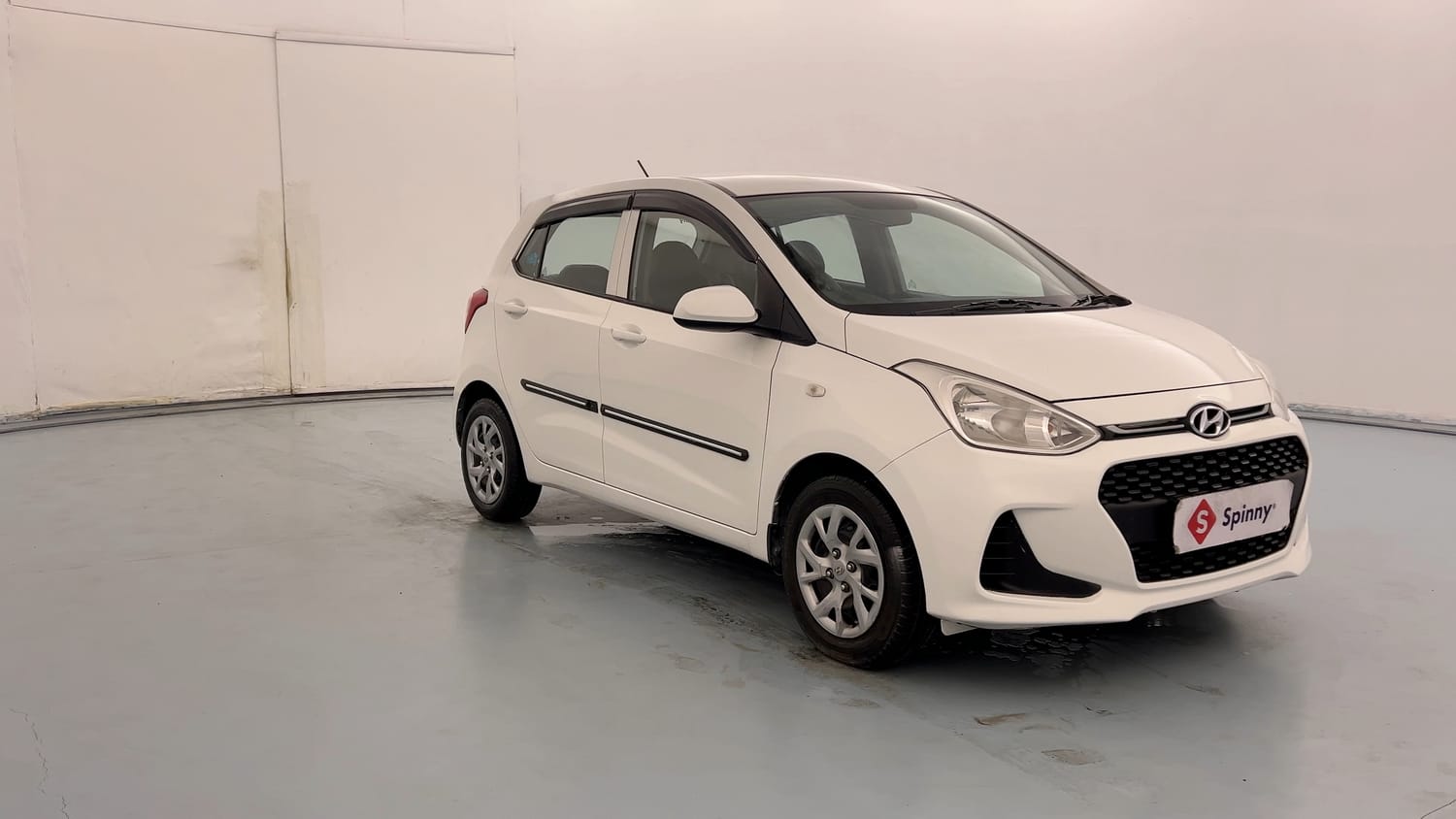 Used 2019 Hyundai Grand i10 Magna 1.2 Kappa VTVT Petrol Manual exterior RIGHT FRONT CORNER VIEW