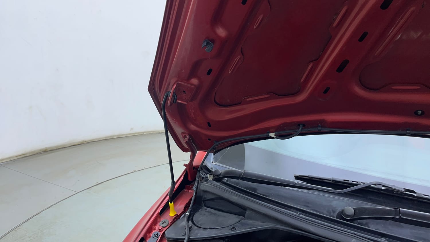 Used 2018 Tata Tiago Revotron XT Petrol Manual engine ENGINE RIGHT SIDE HINGE & APRON VIEW
