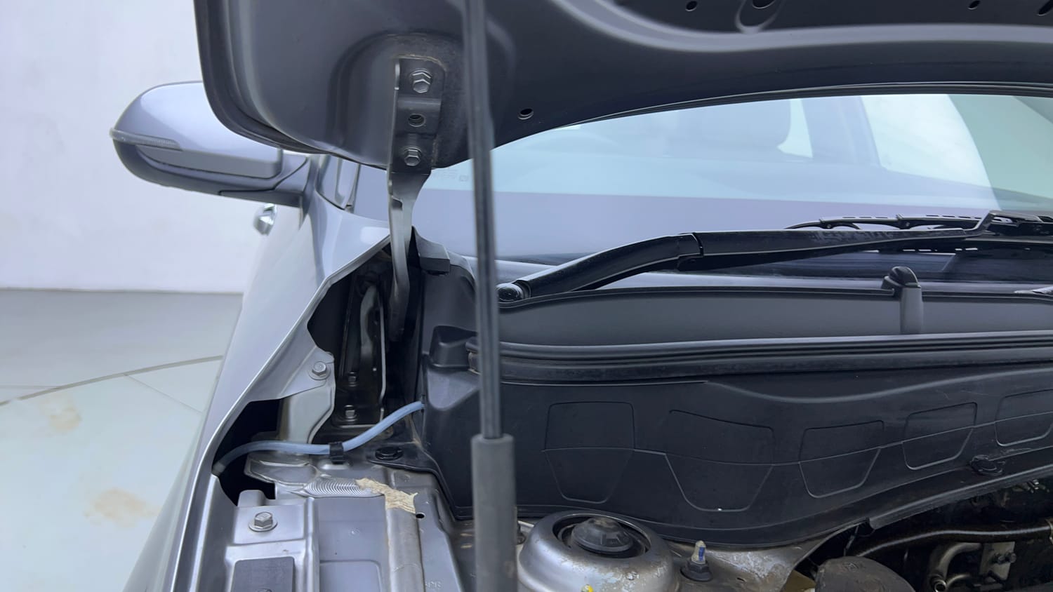 Used 2021 Kia Seltos HTX 1.5 Petrol Manual engine ENGINE RIGHT SIDE HINGE & APRON VIEW