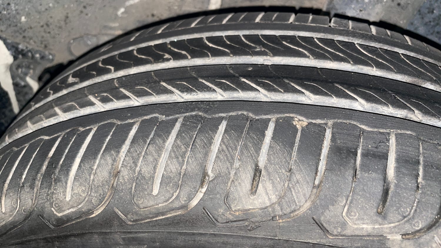 Used 2022 Tata Altroz XZ Plus Petrol Petrol Manual tyres LEFT REAR TYRE TREAD VIEW
