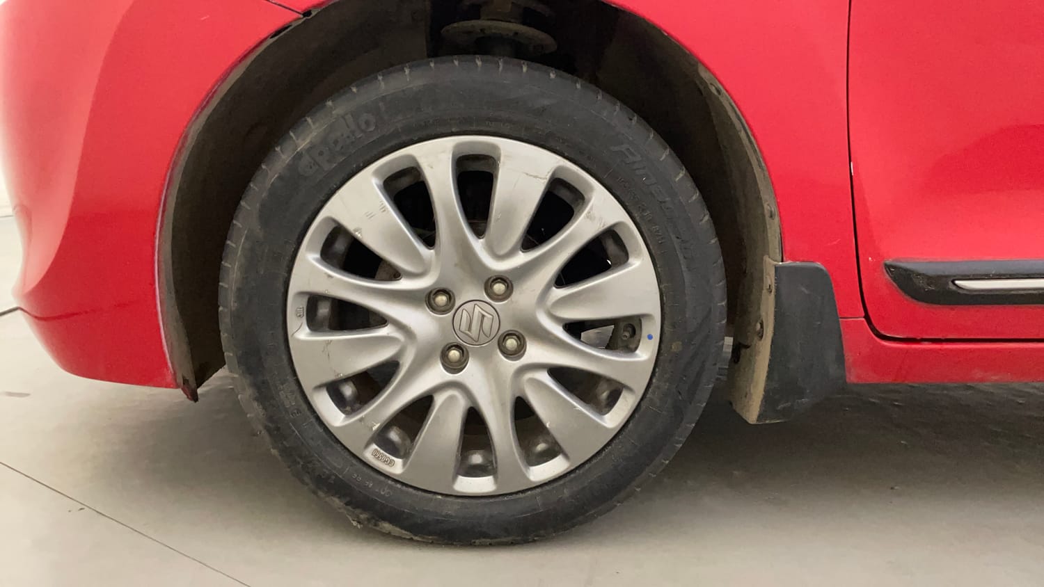 Used 2017 Maruti Suzuki Baleno Zeta 1.2 AT Petrol Automatic tyres LEFT FRONT TYRE RIM VIEW