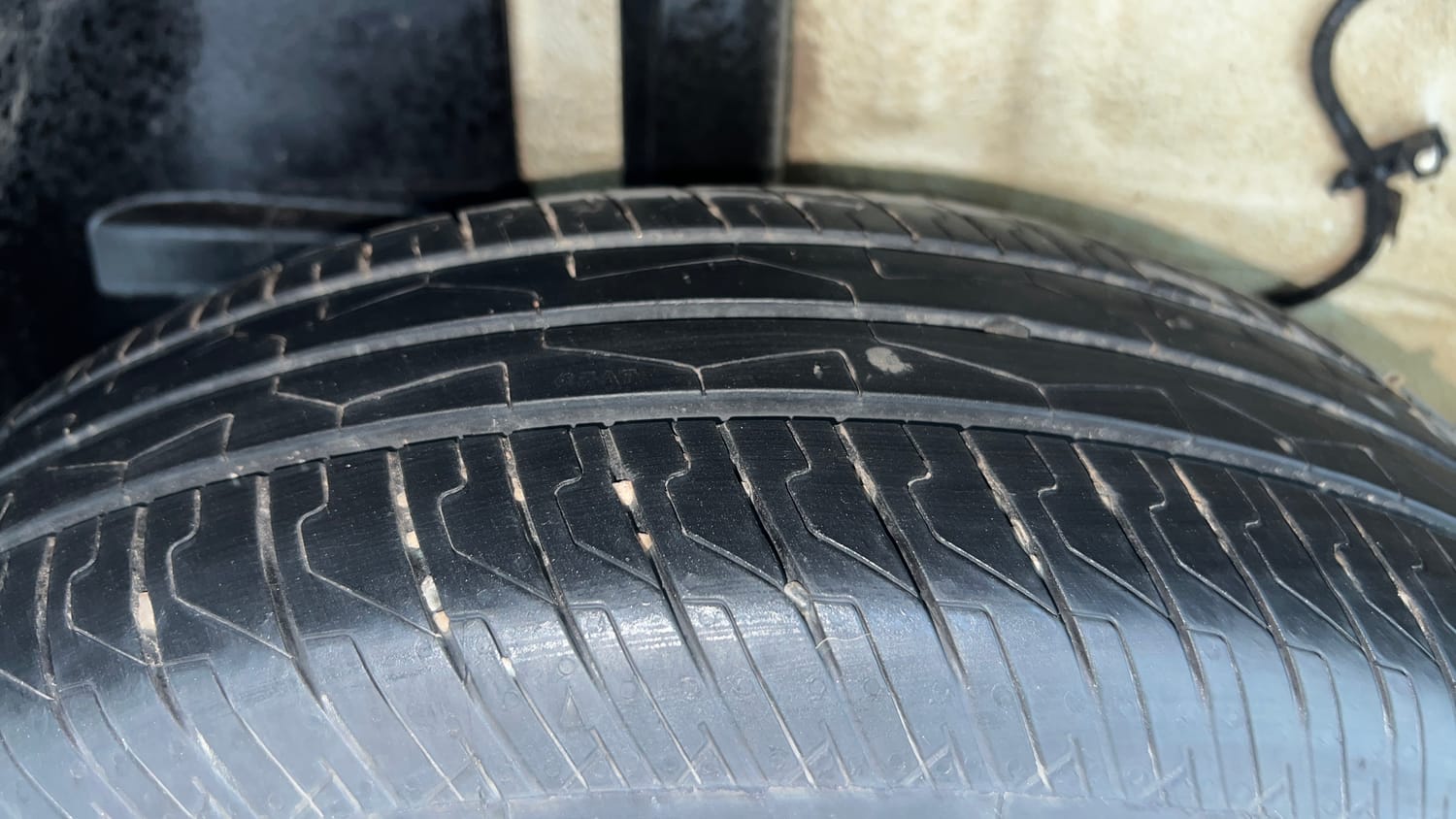 Used 2025 Tata Punch Pure (o) Petrol Manual tyres RIGHT REAR TYRE TREAD VIEW