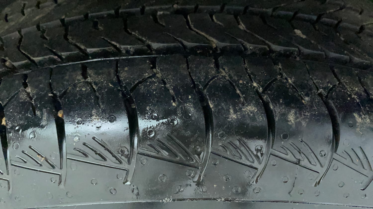 Used 2023 Maruti Suzuki Grand Vitara Alpha Smart Hybrid Petrol Manual tyres RIGHT REAR TYRE TREAD VIEW