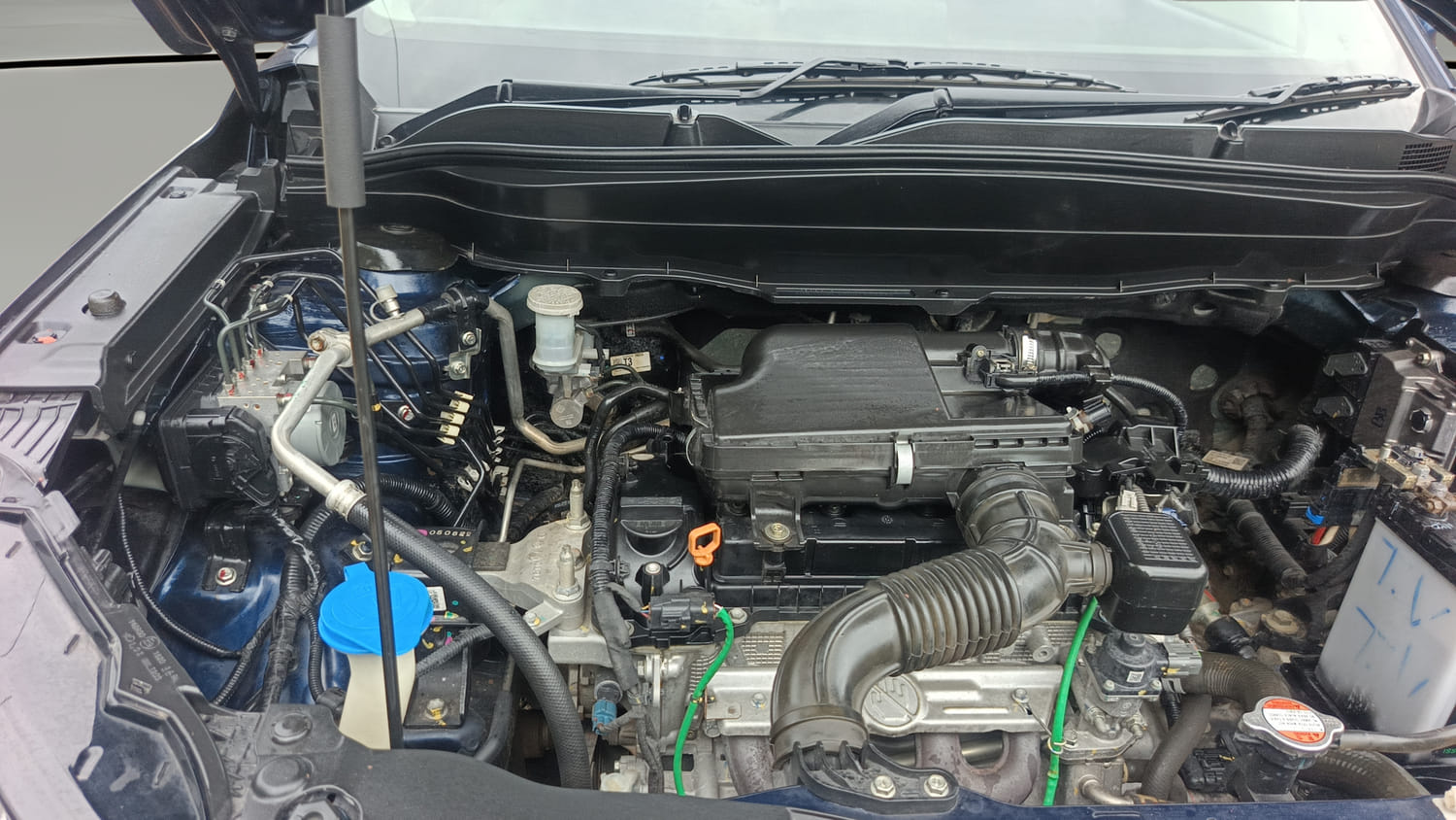 Used 2022 Maruti Suzuki Grand Vitara Alpha Smart Hybrid AT Petrol Automatic engine ENGINE RIGHT SIDE HINGE & APRON VIEW