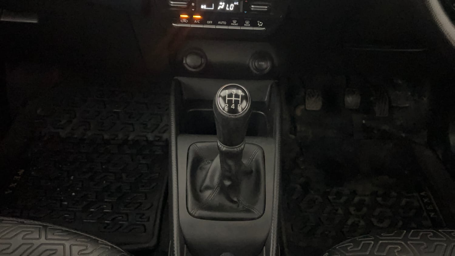 Used 2023 Maruti Suzuki Baleno Delta MT Petrol Manual interior GEAR  KNOB VIEW