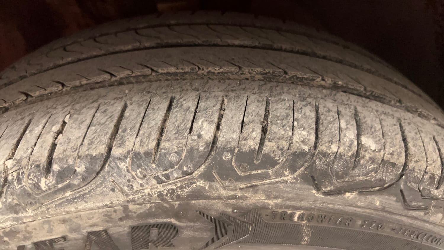 Used 2016 Volkswagen Polo Comfortline 1.2L (P) Petrol Manual tyres RIGHT FRONT TYRE TREAD VIEW