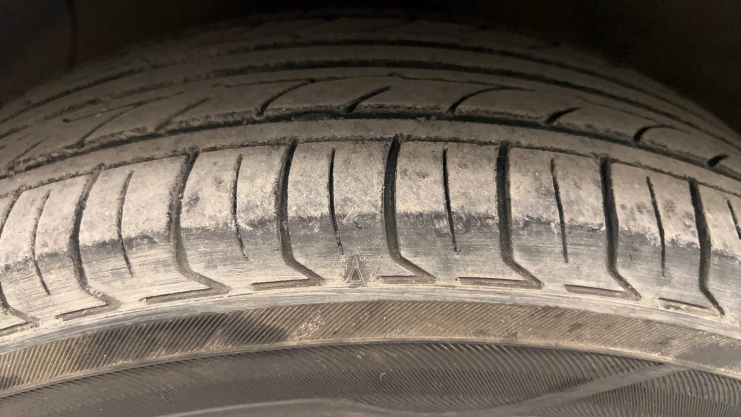 Used 2014 Hyundai Grand i10 Sportz 1.1 CRDi Diesel Manual tyres LEFT FRONT TYRE TREAD VIEW